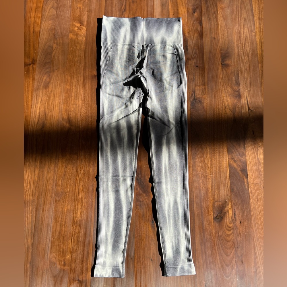 4 for $20 NWOT Tie Dye Leggings - Gray/White - S